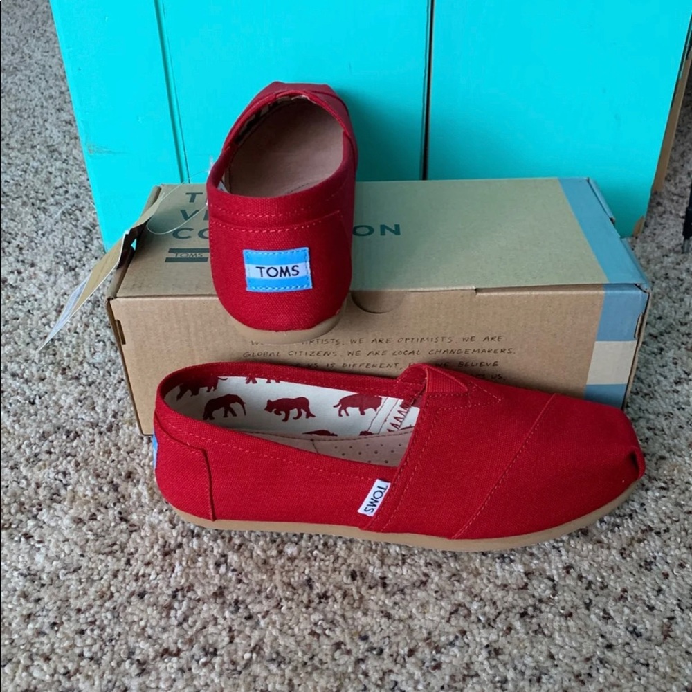 Red Canvas Toms